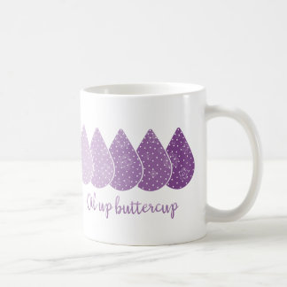 Café Óleo acima da caneca do botão de ouro (roxa)
