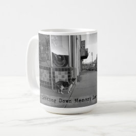 Café Olhando para a caneca do gato da pista de memória