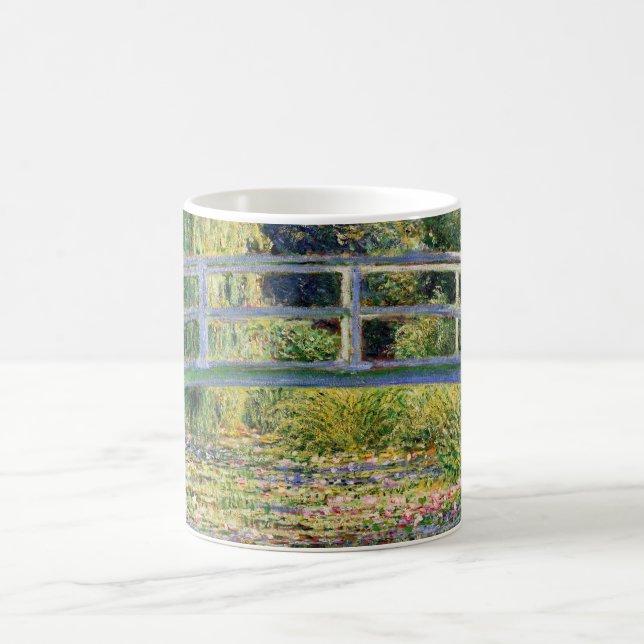 Café Ponte japonesa de Monet com a caneca dos lírios de (Centro)
