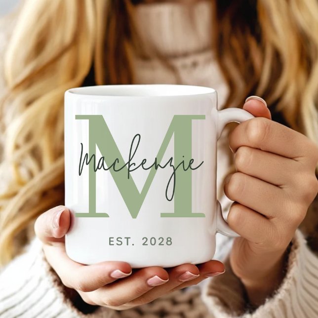 Café Presente de Casamento Caneca Verde Sage Minimalist (Personalized Minimal Mug Sage Green Wedding Gift Wife, Sage Green Monogram Mug Modern Gift for Her)