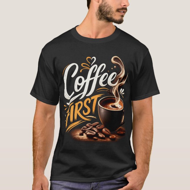 Café Primeiro Camiseta Engraçada para Amantes de C (Frente)