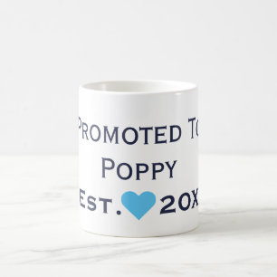 Café Promovido a Marinho de papoila e caneca azul escur