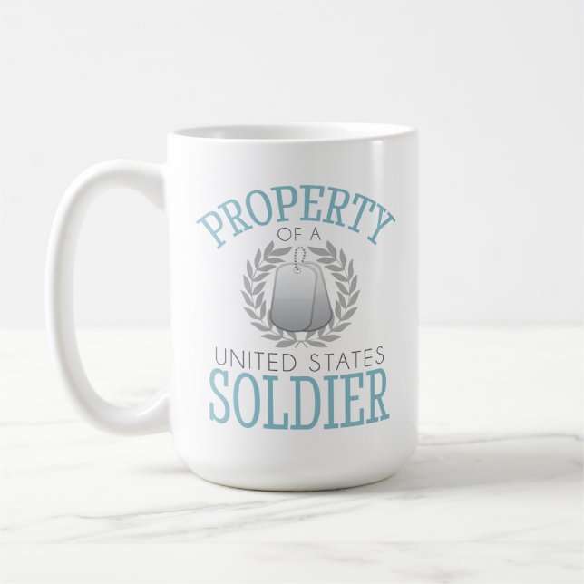 Café Propriedade de uma caneca do soldado dos E.U. (Esquerda)