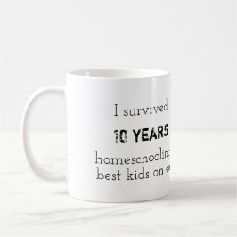 Café "Sobrevivi 10 Anos", caneca de escolaridade