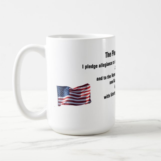 Café Uma caneca clássica com os EUA. lei de direito. (Esquerda)