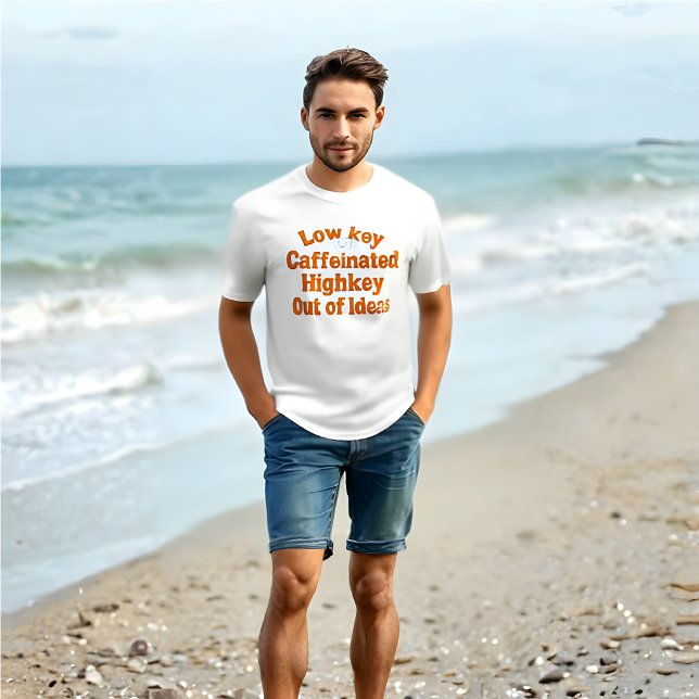 Cafeinado Lowkey, Highkey Out of Ideas - T-Shirt (Lowkey Caffeinated, Highkey Out of Ideas – Funny Meme White T-Shirt)