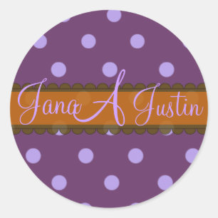 Caixa de chocolate com adesivos de monograma