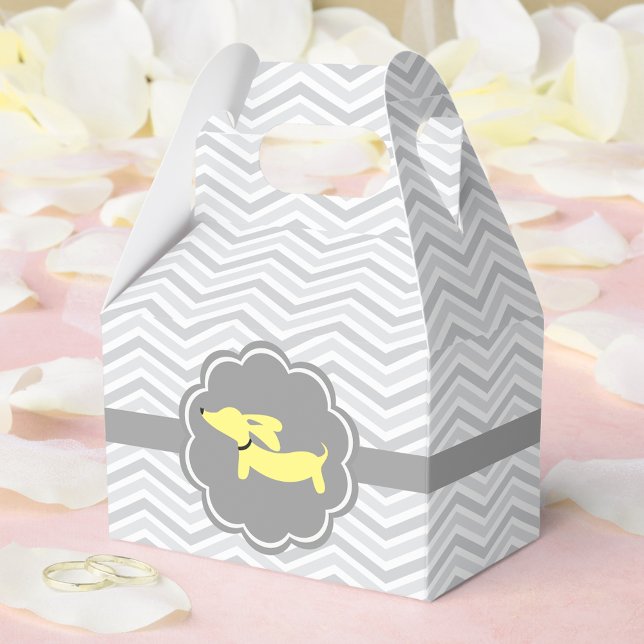 Caixa de Favor Amarelo do Dachshund Neutro para o  (Yellow dachshund baby shower or wiener dog bridal shower)