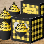 Caixa de Favor - Buffalo Check - Amarelo e Preto -<br><div class="desc">Caixa de favor de coração amarelo e preto buffalo check. O texto no verso da caixa é personalizável. Se você usar o botão/ferramenta 'editar design', também poderá adicionar suas próprias imagens/fotos. Outras opções de cores disponíveis. Veja a Coleção de todos os tamanhos de caixas e cores buffalo check aqui: https://www.zazzle.com/collections/boxes_product_promotional_gift_buffalo_check-119842043554925619...</div>