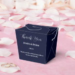 Caixa de Favor de Festa<br><div class="desc">Esta caixa de favor de festa é mostrada em uma cor azul marinho elegante.
Personalize este item e mude o texto de exemplo para o seu.
Dica: Basta adicionar seus ótimos petiscos e adicionar uma fita festiva.</div>