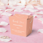 Caixa de Favor de Festa<br><div class="desc">Esta caixa de favor de festa é mostrada em uma cor pêssego elegante.
Personalize este item e mude o texto de exemplo para o seu.
Dica: Basta adicionar seus ótimos petiscos e adicionar uma fita festiva.</div>