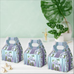 Caixa de Favor de Flor Smeraldo<br><div class="desc">A FLOR do meu Mundo Roxo: a Flor Smeraldo Mítica (com suas folhas muito particulares... ) De acordo com uma antiga lenda italiana, essa flor imaginária simboliza um amor secreto não confessado por causa do medo de ser rejeitado. É o tema de uma música do meu Grupo K-pop global favorito:...</div>