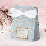 Caixa de Favor de Flores Silvestres Elegantes Azul<br><div class="desc">Adicione um toque pessoal aos seus favores de casamento com a Caixa de Favor de Flores Silvestres Elegantes Azul. Adornada com delicadas flores silvestres em aquarela sobre um fundo azul tranquilo, esta caixa de favor complementa o tema de casamento boho chic. É parte da coleção Casamento de Flores Silvestres Elegantes...</div>