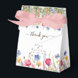 Caixa de Favor de Jardim de Flores Silvestres Boho<br><div class="desc">Esta caixa de favor de jardim de flores silvestres coloridas é uma maneira encantadora e atenciosa de agradecer aos convidados do casamento, combinando apelo visual com personalização para um token memorável de apreço. Para personalizar ainda mais, clique no link "personalizar ainda mais" e utilize nossa ferramenta de design para ajustar...</div>