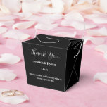 Caixa de Favor de Tratamento de Festa<br><div class="desc">Esta caixa de favor de festa é mostrada em uma cor preta elegante.
Personalize este item e mude o texto de exemplo para o seu.
Dica: Basta adicionar seus ótimos tratamentos e adicionar uma fita festiva.</div>