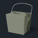 Caixa de Favor Personalizada Meio-a-Meio Musgo Ver<br><div class="desc">Eleve a embalagem do seu evento com esta Caixa de Favor Personalizada Verde Musgo Metade-e-Metade, artisticamente dividida entre um painel liso verde musgo e um painel rico com manchas de musgo. Perfeita para presentes corporativos, arrecadação de fundos escolar, recepções de casamento, festas de aniversário, festivais religiosos, promoções de feriados e...</div>