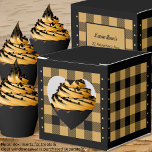 Caixa de Favor - Xadrez de Búfalo - Dourado e Pret<br><div class="desc">Caixa de favor xadrez de búfalo dourado e preto em forma de coração. O texto no verso da caixa é personalizável. Se você usar o botão/ferramenta 'editar design', também poderá adicionar suas próprias imagens/fotos. Outras opções de cores disponíveis. Veja a Coleção de todos os tamanhos de caixas e cores xadrez...</div>