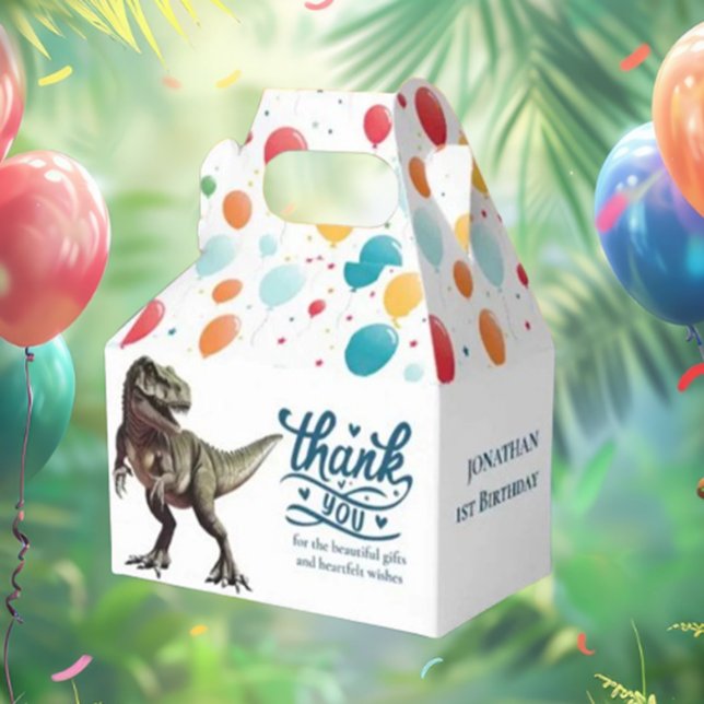 caixa de favorito de menino feliz dino (Get ready to roar with excitement! Invite your friends to a dino-mite Jurassic World party)