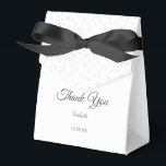 Caixa de Favoritos Brancos do Partido das Pérolas<br><div class="desc">pérolas de chic e caligrafia em White Favor Box.</div>