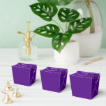 Caixa de Favoritos de Partido Personalizado<br><div class="desc">Torne seu evento inesquecível com esta caixa de favoritos personalizada do partido, projetada para casamentos, aniversários, eventos corporativos e celebrações. Criada a partir de um estoque durável e de alta qualidade, esta elegante caixa de favoritos apresenta um fechamento seguro e um manípulo resistente, fazer perfeito para doces, pequenos presentes ou...</div>