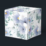 Caixa de Favoritos do Partido - Flores Azuis<br><div class="desc">Caixa de favores de festas mostrada em um adorável design impressão floral azul e branco. Cor Branco Personalize este item ou comprar como está. Imagem do stock freepik.com</div>