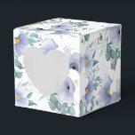 Caixa de Favoritos do Partido - Flores Azuis<br><div class="desc">Caixa de favores de festas mostrada em um adorável design impressão floral azul e branco. Cor Branco Personalize este item ou comprar como está. Imagem do stock freepik.com</div>