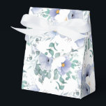Caixa de Favoritos do Partido - Flores Azuis<br><div class="desc">Caixa de favores de festas mostrada em um adorável design impressão floral azul e branco. Cor Branco Personalize este item ou comprar como está. Imagem do stock freepik.com</div>