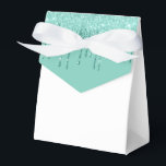 Caixa de guloseimas com brilho<br><div class="desc">A caixa de lembrancinhas é mostrada com uma impressão de brilho falso na cor aqua na aba frontal.
Perfeita para dar guloseimas de presente. Personalize este item ou compre como está.
Dica: Basta adicionar suas ótimas guloseimas e colocar um laço fofo.




Impressão Licenciada</div>