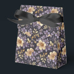 Caixa de Guloseimas Florais<br><div class="desc">A caixa de guloseimas para festa é mostrada com uma linda estampa floral multicolorida roxa. 
Personalize este item ou compre como está.
Dica: Basta adicionar suas ótimas guloseimas e adicionar uma fita festiva.



Imagem Licenciada</div>