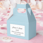 Caixa de Guloseimas para Festa<br><div class="desc">A caixa de lembrancinhas para festa é mostrada em uma cor azul névoa elegante.
Personalize este item e mude o texto de exemplo para o seu.
Dica: Basta adicionar suas ótimas guloseimas e adicionar uma fita festiva.</div>