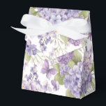 Caixa de Guloseimas para Festa<br><div class="desc">A caixa de lembrancinhas para festa é mostrada em uma linda impressão de aquarela floral de hortênsias roxas. Personalize este item e adicione a ele ou compre como mostrado. Dica: Adicione um adesivo com nomes e adicione uma linda fita. Imagem Licenciada Dica: Basta adicionar suas ótimas guloseimas e adicionar uma...</div>