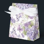 Caixa de Guloseimas para Festa<br><div class="desc">A caixa de lembrancinhas para festa é mostrada em uma linda impressão de flor de hortênsia roxa em aquarela. Personalize este item e adicione a ele ou compre como mostrado. Dica: Adicione um adesivo com nomes e coloque uma fita bonita. Imagem Licenciada Dica: Basta adicionar suas guloseimas e uma fita...</div>