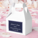 Caixa de Guloseimas para Festa<br><div class="desc">A caixa de lembrancinhas para festa é mostrada em uma cor azul naval e branco elegante.
Personalize este item e mude o texto de exemplo para o seu.
Dica: Basta adicionar suas ótimas guloseimas e adicionar uma fita festiva.</div>