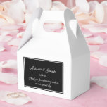 Caixa de Guloseimas para Festa<br><div class="desc">A caixa de lembrancinhas para festa é mostrada em uma cor preta e branca elegante.
Personalize este item e mude o texto de exemplo para o seu.
Dica: Basta adicionar suas ótimas guloseimas e adicionar uma fita festiva.</div>