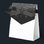 Caixa de Presente da Festa Glitter Drip<br><div class="desc">A caixa de lembrancinha da festa é mostrada com uma impressão de brilho falso preto e branco na aba frontal. 
Perfeita para dar presentes. Personalize este item ou compre como está.
Dica: Basta adicionar seus ótimos presentes e adicionar um laço fofo.




Impressão Licenciada</div>