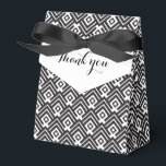 Caixa de presente de agradecimento preta geométric<br><div class="desc">Caixa de presente clássica preta e branca. Diz Obrigado. Ideal para casamentos com tema monocromático preto e branco,  eventos de gala e outras celebrações. Desenhada por Sarah Trett.</div>