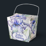 Caixa de Presente de Aniversário Floral Íris Azul<br><div class="desc">Caixas de Presente de Bolo de Aniversário/Casamento com Flores Florais Íris Azuis Bonitas,  com nome totalmente personalizável. Projetado a partir de uma das minhas pinturas aquarela.</div>