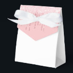Caixa de Presente de Brilho Drip Festa<br><div class="desc">A caixa de lembrança da festa é mostrada com uma impressão de brilho falso rosa no flap frontal. 
Perfeita para dar presentes. Personalize este item ou compre como está.
Dica: Adicione seus ótimos presentes e um laço fofo.




Impressão Licenciada</div>