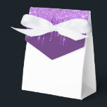 Caixa de Presente de Festa com Brilho Drip<br><div class="desc">A caixa de favor de festa é mostrada com uma impressão de brilho falso roxo na aba frontal. 
Perfeita para dar presentes. Personalize este item ou compre como está.
Dica: Basta adicionar seus ótimos presentes e adicionar um laço fofo.




Impressão Licenciada</div>