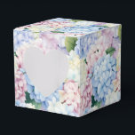 Caixa de Presente de Festa com Impressão de Hortên<br><div class="desc">A caixa de favor de festa é mostrada com uma impressão floral de hortênsia. 
Personalize este item ou compre como está.
Dica: Basta adicionar seus ótimos presentes e adicionar alguma fita festiva.



Imagem Licenciada</div>