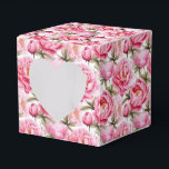 Caixa de Presente de Festas com Impressão de Peôni<br><div class="desc">A caixa de lembrança de festa é mostrada com uma linda impressão floral de peônias rosa. 
Personalize este item ou compre como está.
Dica: Basta adicionar seus ótimos presentes e adicionar alguma fita festiva.



Imagem Licenciada</div>