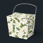 Caixa de Presente de Flor de Gardenia<br><div class="desc">A caixa de presente de festa é mostrada com uma linda estampa floral de gardenia branca. 
Personalize este item ou compre como está.
Dica: Basta adicionar seus ótimos presentes e adicionar um laço festivo.



Imagem Licenciada</div>