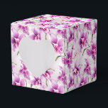 Caixa de Presentes da Festa das Orquídeas<br><div class="desc">A caixa de lembrancinhas é mostrada com uma linda estampa floral de orquídeas roxas. 
Personalize este item ou compre como está.
Dica: Basta adicionar seus ótimos presentes e adicionar uma fita festiva.



Imagem Licenciada</div>