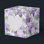 Caixa de Presentes de Lilases para Festa<br><div class="desc">Caixa de favores de festa é mostrada com uma estampa floral de lilases. 
Personalize este item ou compre como está.
Dica: Basta adicionar seus ótimos presentes e adicionar uma fita festiva.



Imagem Licenciada</div>