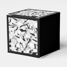 Caixa de presentes em preto e branco em movimento