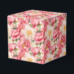 Caixa de Presentes para Festa de Peônias Rosa<br><div class="desc">A caixa de lembrancinhas para festa é mostrada com uma linda estampa floral de peônias rosa. 
Personalize este item ou compre como está.
Dica: Basta adicionar seus ótimos presentes e adicionar uma fita festiva.



Imagem Licenciada</div>