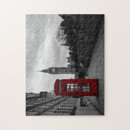 Caixa de telefone vermelha no quebra-cabeça de