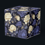 Caixa de Tratamento de Favor Floral<br><div class="desc">A caixa de tratamento favorito do partido é mostrada com um adorável impressão floral azul de peões multicolores. Personalize este item ou comprar como está. Dica: Apenas adicione as guloseimas de excelente e adicione uma fita festiva. Imagem licenciada</div>