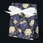 Caixa de Tratamento de Favor Floral<br><div class="desc">A caixa de tratamento favorito do partido é mostrada com um adorável impressão floral azul de peões multicolores. Personalize este item ou comprar como está. Dica: Apenas adicione as guloseimas de excelente e adicione uma fita festiva. Imagem licenciada</div>