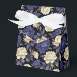 Caixa de Tratamento de Favor Floral<br><div class="desc">A caixa de tratamento favorito do partido é mostrada com um adorável impressão floral azul de peões multicolores. Personalize este item ou comprar como está. Dica: Apenas adicione as guloseimas de excelente e adicione uma fita festiva. Imagem licenciada</div>